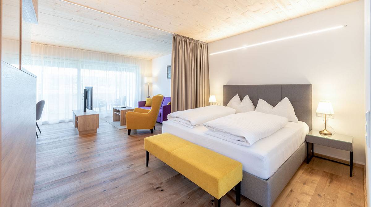 Modernes-Studio-Apartment für 2-4 Personen, hell und geräumig mit großem Fenster zum Klopeiner See.